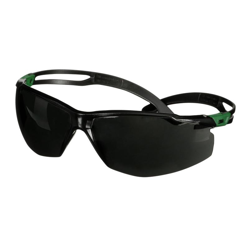 3M™ SecureFit™ 500 védőszemüveg, zöld/fekete szár, karcolásgátló bevonat+ (K), szürke lencsevédelmi szint IR 5.0, SF550ASP-GRN-EU, csomagonként 20 | Csomag (1 db)